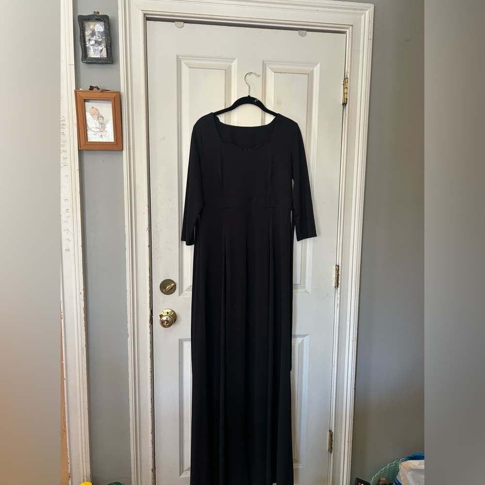 Great condition choir/orchestra/band gown size 6